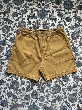Men’s chino carpenter shorts w/ patch pockets